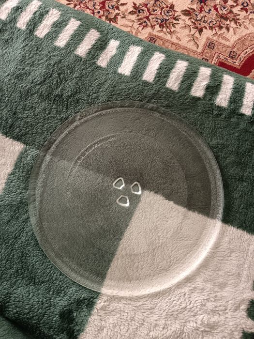 Продам тарелку в микроволновку диаметр 32см б/у в отличном состоянии