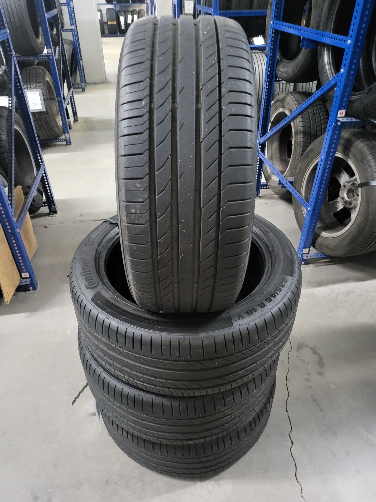 235/45R18 - 4 броя летни Continental