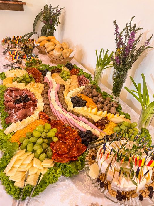 Platouri & Bufet Cu Aperitive Delicioase