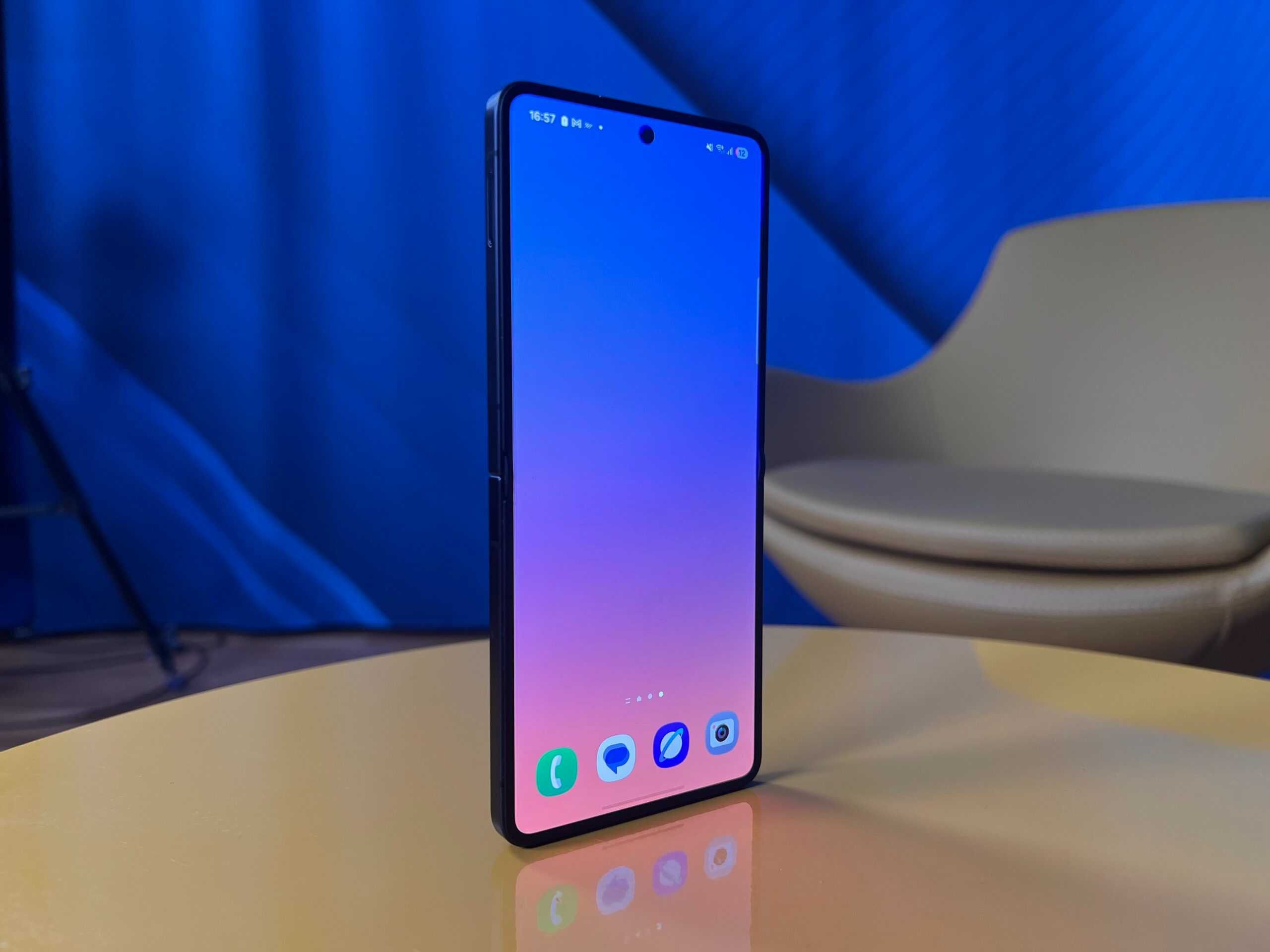 Galaxy Flip 7 ( 100% baterie )