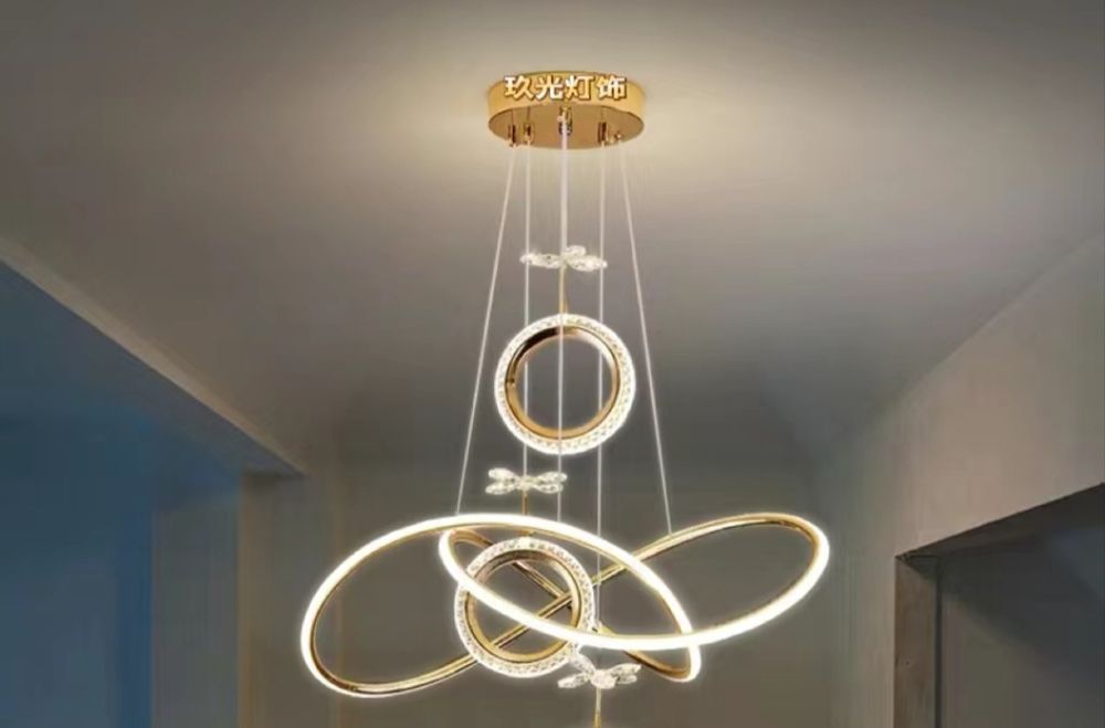 Продам новую люстру