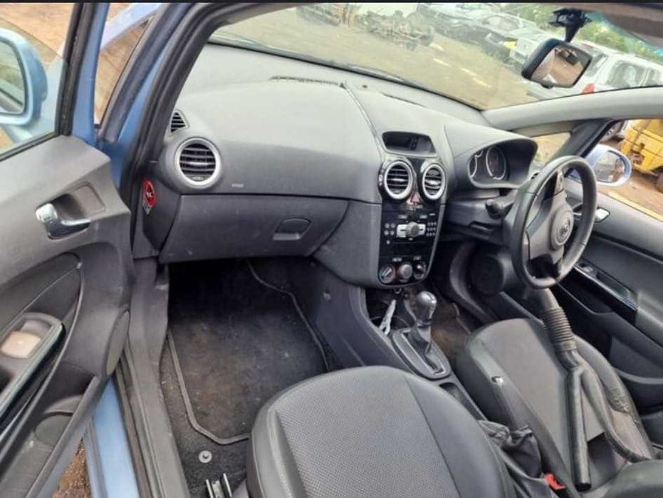 Dezmembrez Opel Corsa D motor cutie usa stop far radiator injector