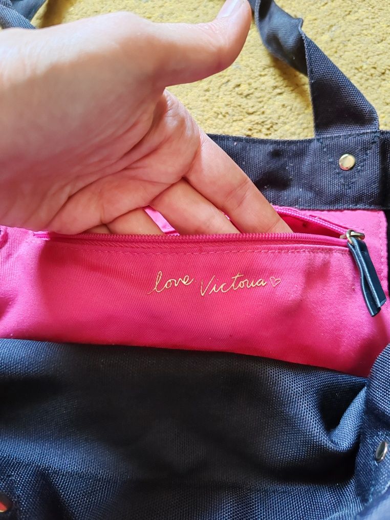 Чанта Victoria's secret и подарък книга