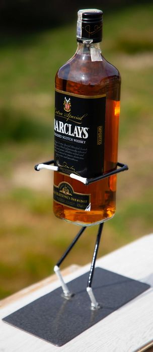 Идеалния подарък - бутилка алкохол с арт поставка