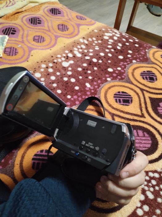 Vând cameră mai veche sony