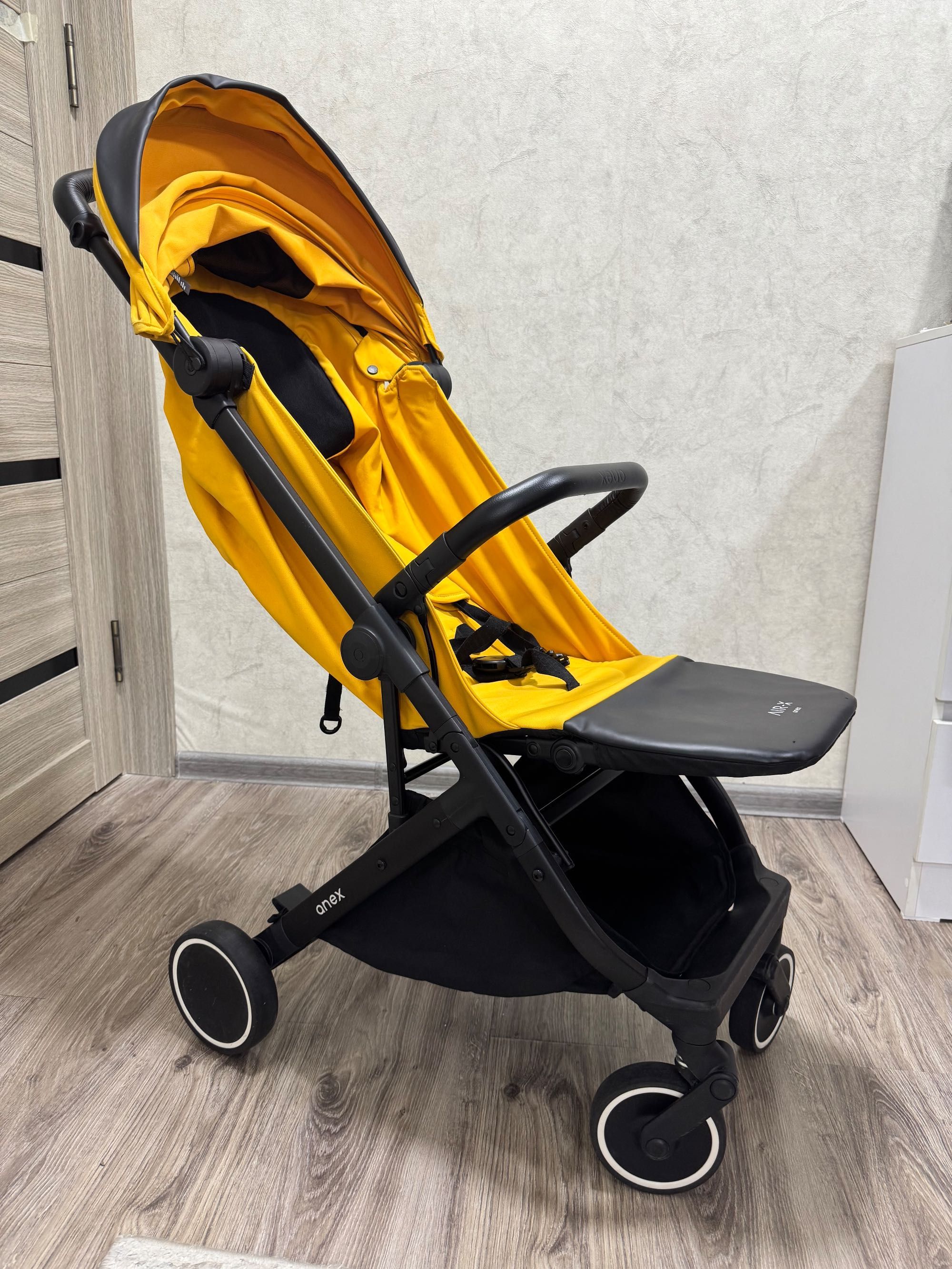 Продам прогулочную коляску Anex air-x.