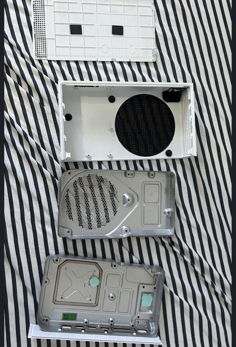 Xbox series s defect( cred ca are un scurt placa de baza) (fara sursa)