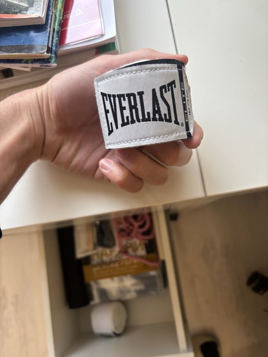 Боксoви ръкавици Leone и бинт everlast elite 2