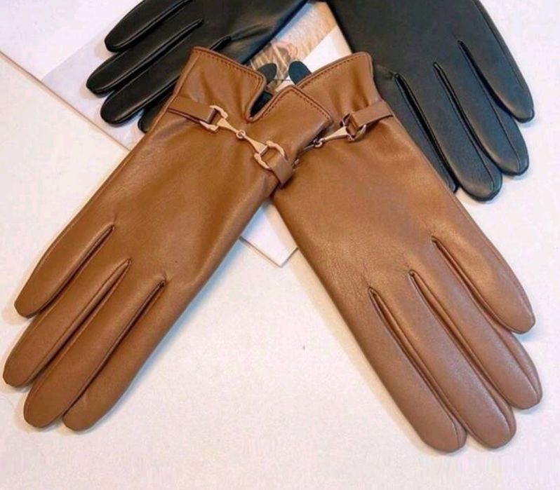 Чисто нови модерни дамски кожени ръкавици в кафяв цвят !