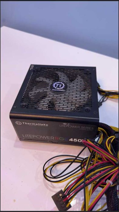 Захранващ блок за компютър Thermaltake 450W ARGB