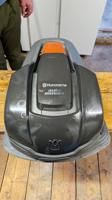 Robot tuns iarba Husqvarna Automower 105