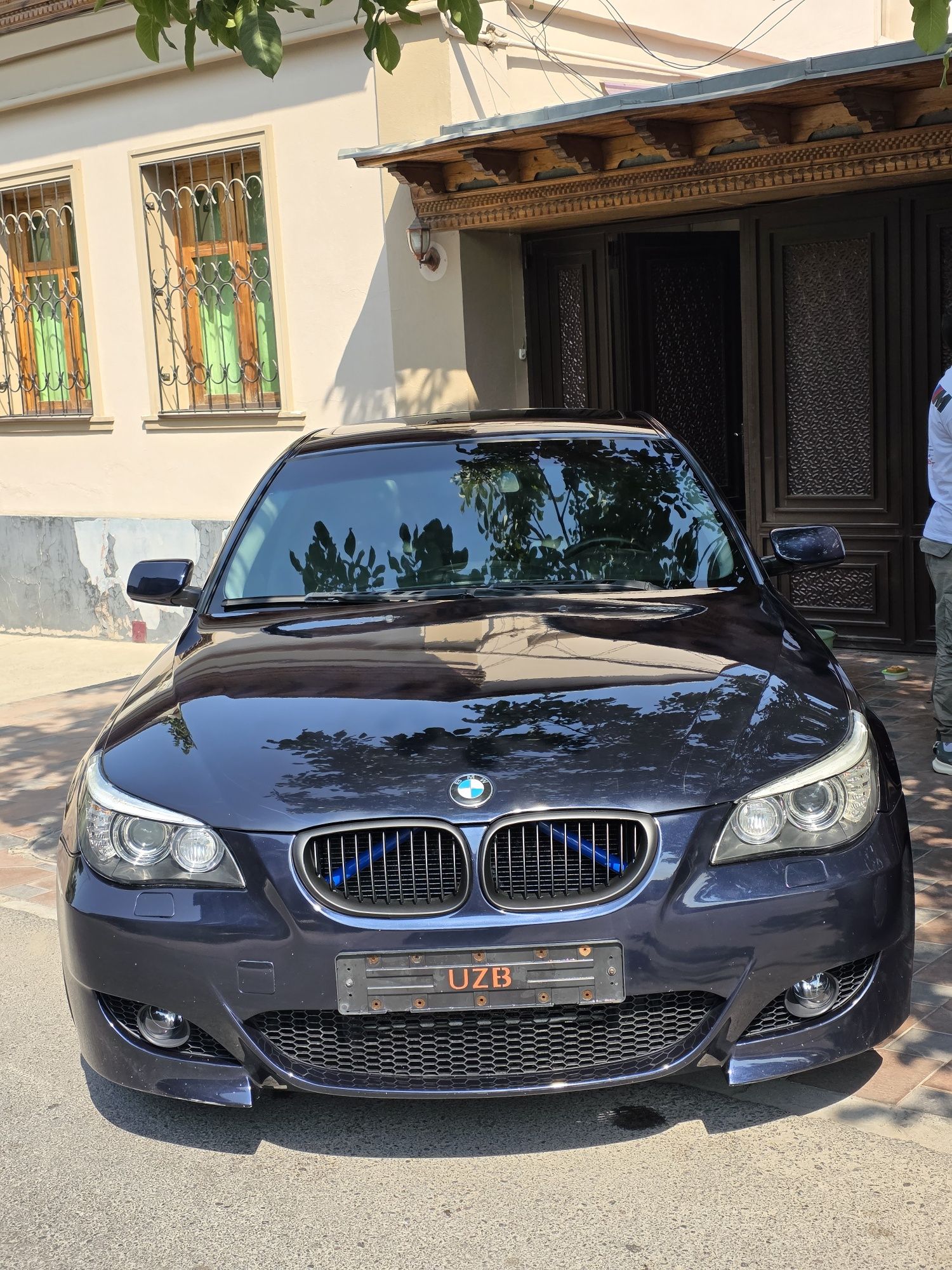 Bmw e60 530i 2004 года идеал состояние  без вложения