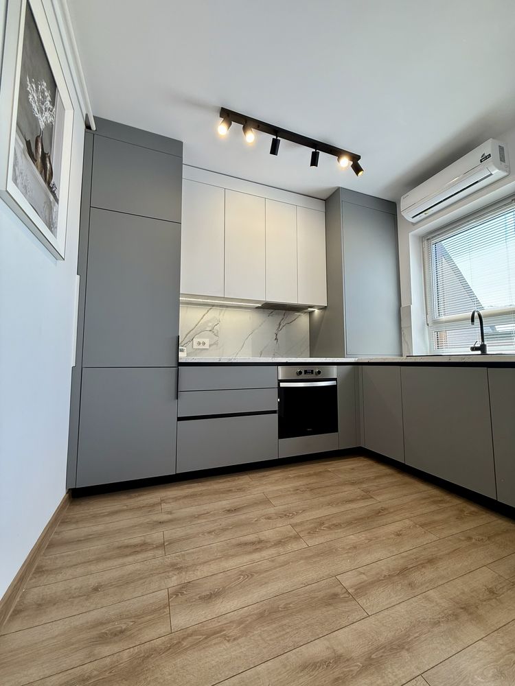 Proprietar, închiriez apartament 3 camere, zona Tractoru