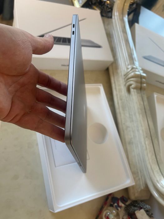 MacBook Pro 13 inch Touch Bar 2016 - Pachet complet + folie ecran