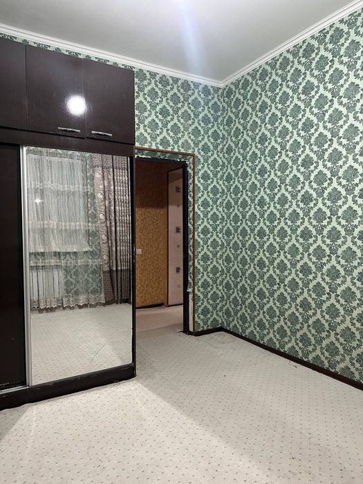 Сотилади 
2 хона 2 каватда
Урта подез 
4 каватли дом
Газ. Свет. Сув. О