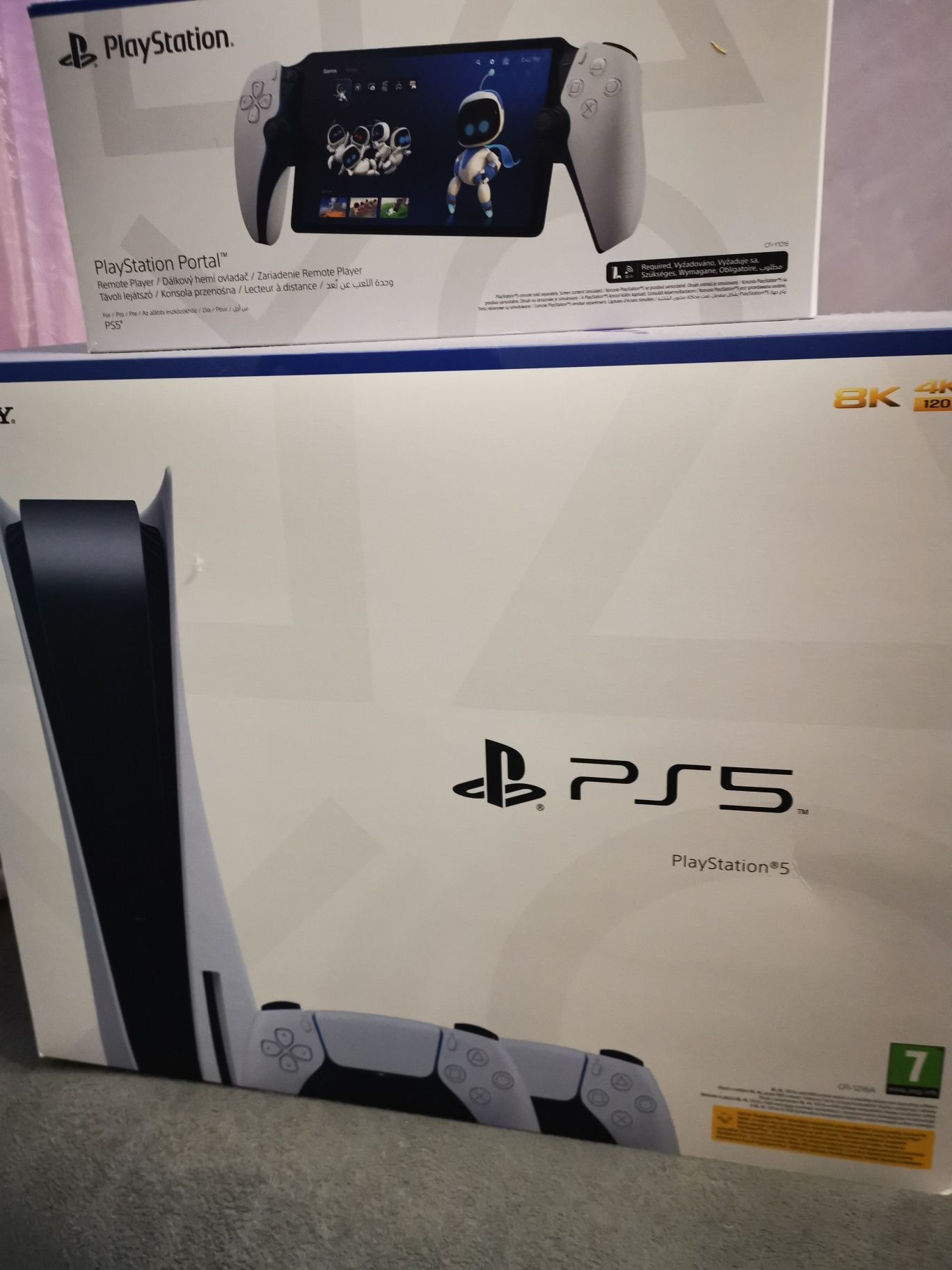 Плейстейшън 5 с два джойстика + ps5 portable