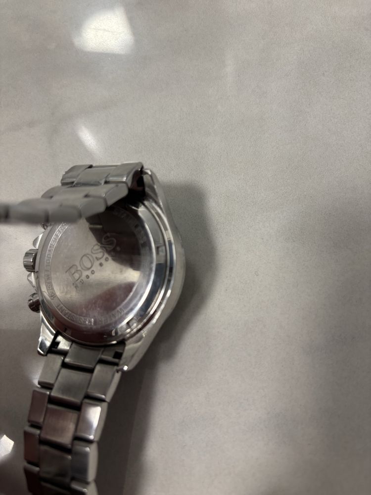 Продавам оригинален часовник Hugo Boss