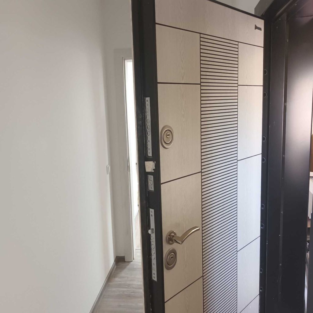 Дава се под наем Тристаен апартамент в Казанлък - 85 кв.м за 151980 € - Снимка #3