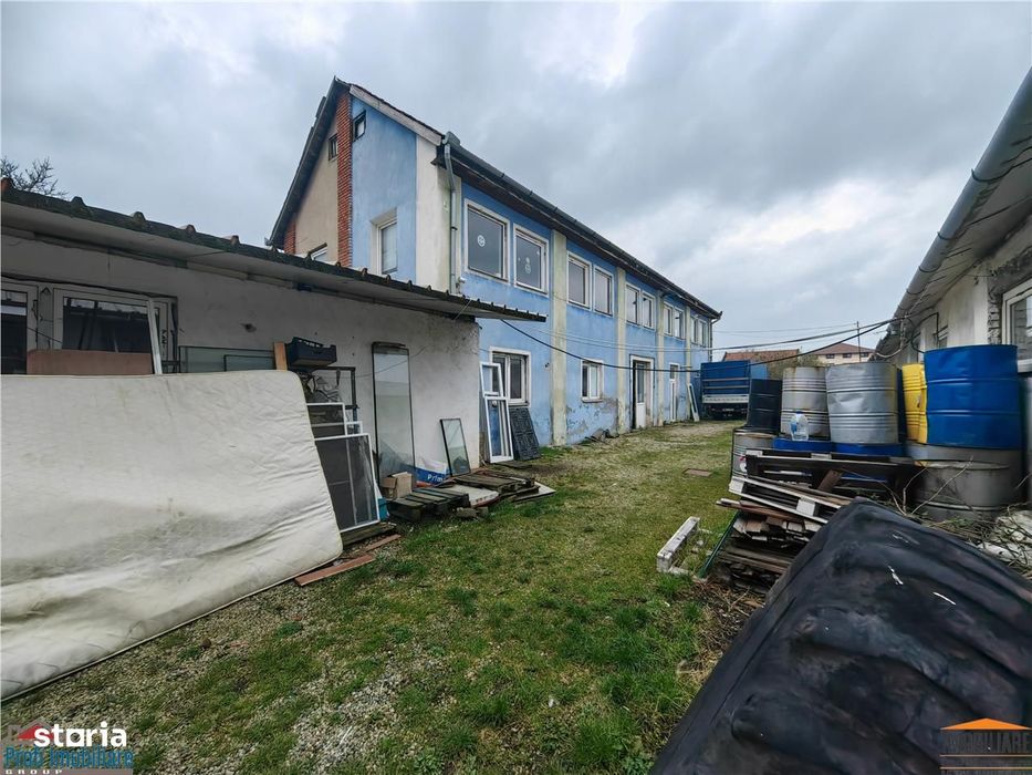 Hala de 300 mp - central - in zona Parneava