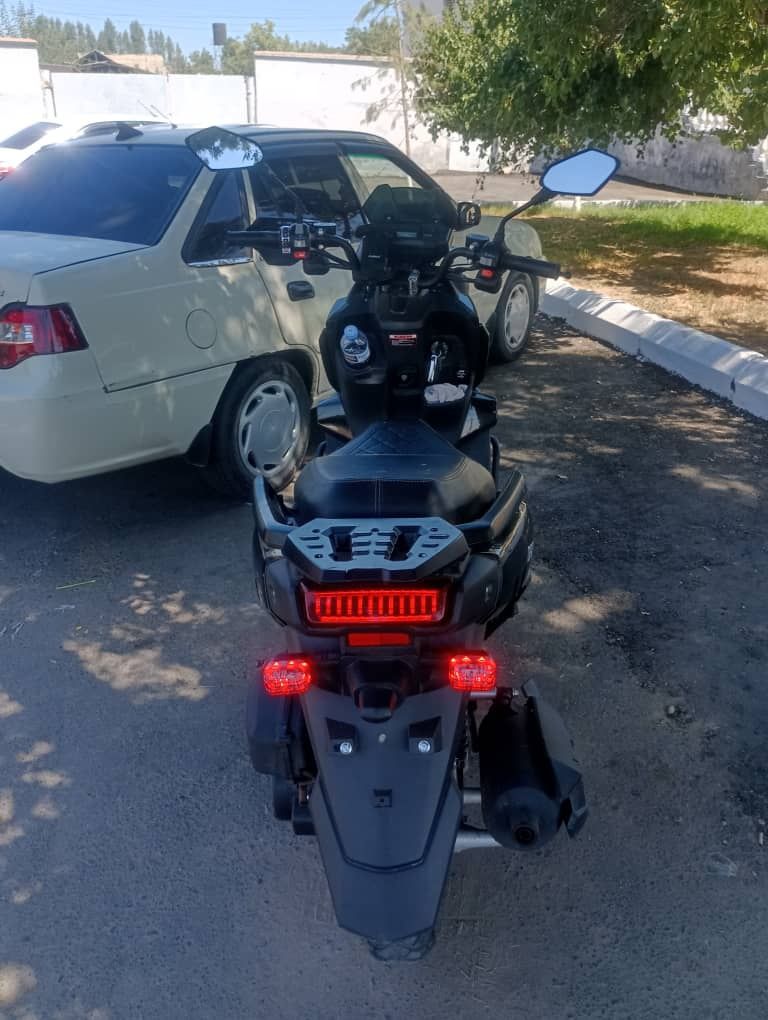 Продам скутар.  Срочно