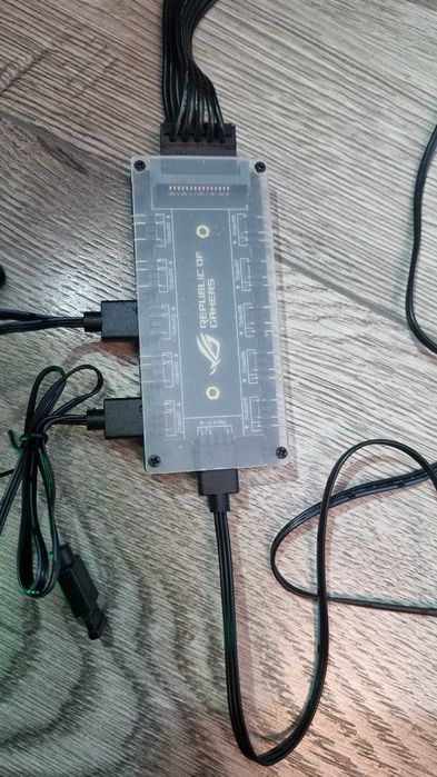 Fan Controller HUB pentru 9 ventilatoare ARGB cu telecomanda
