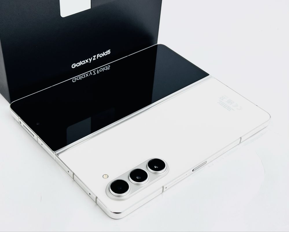 Samsung Galaxy Z Fold 5 5G 256GB 12RAM Begie Отличен! Гаранция!