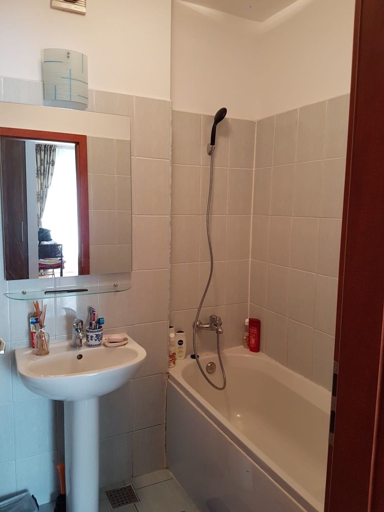 Inchiriez apartament cu 2 camere zona Titan