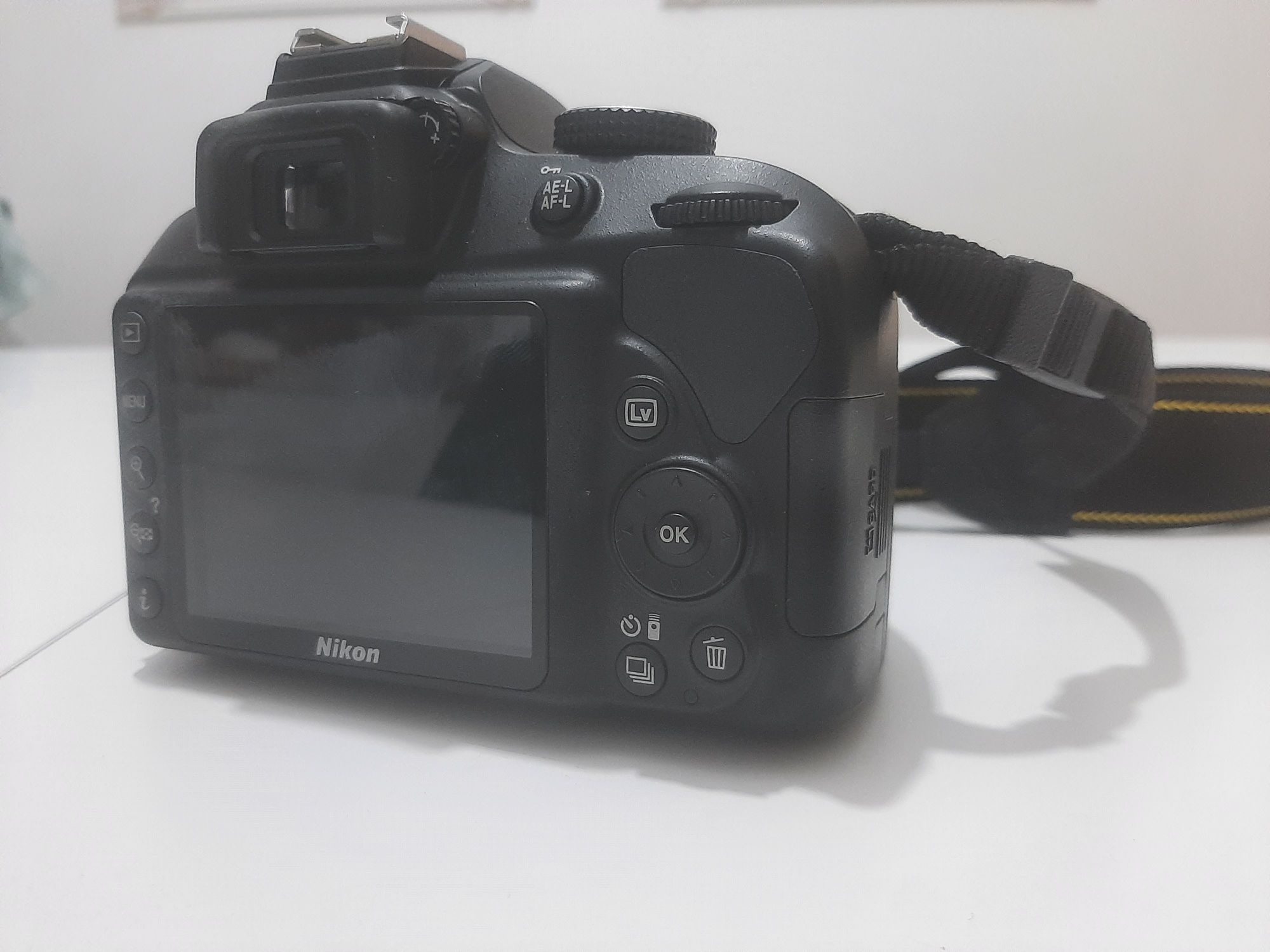 Nikon D3400 cu obiectiv inclus .