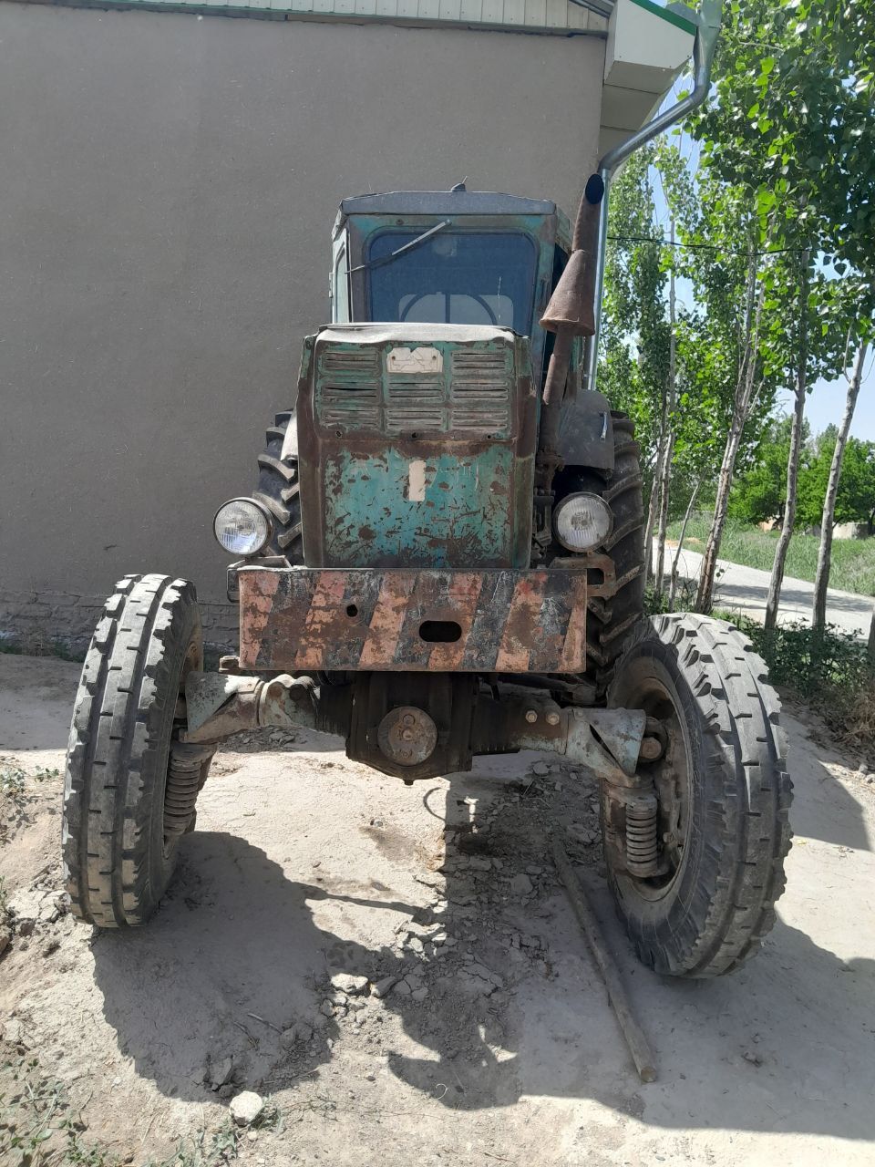 Т 40 трактор сотилади