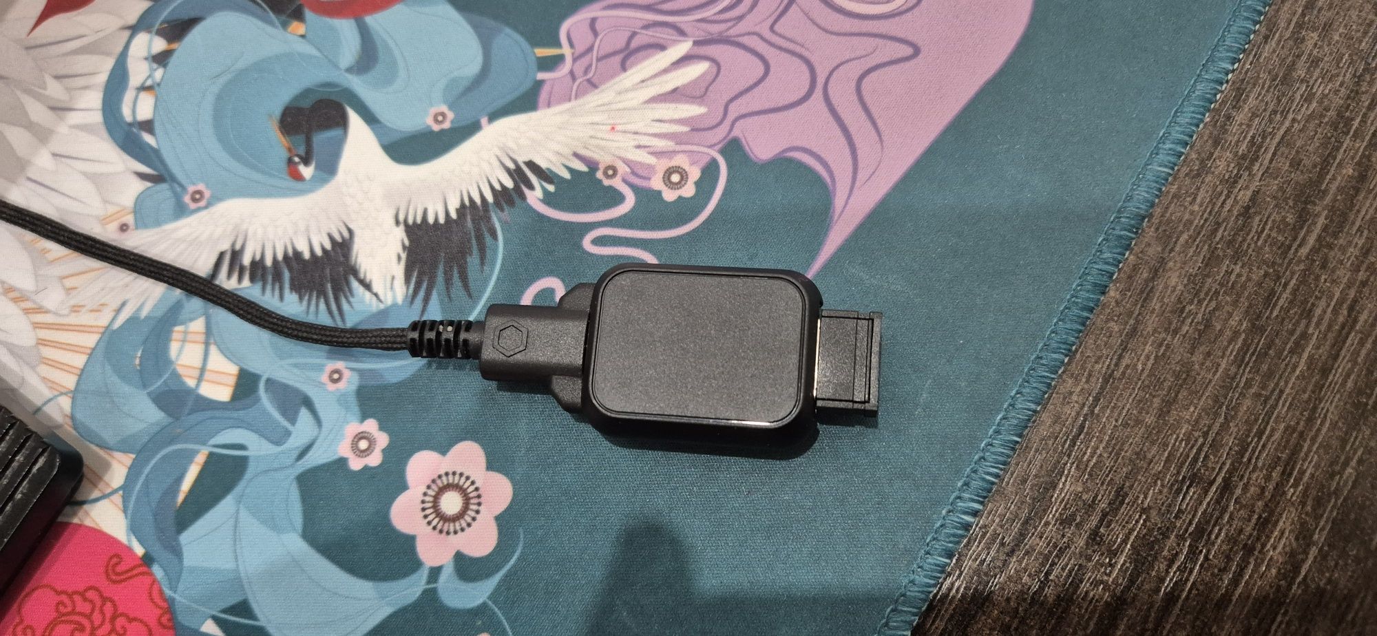 Продам игровую мышь Glorius model D PRO Flamingo