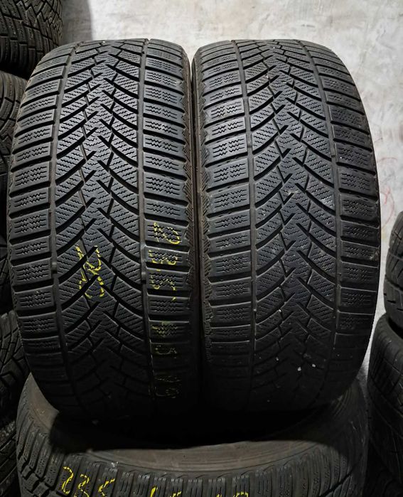 2 anvelope 235/45 R19 Semperit