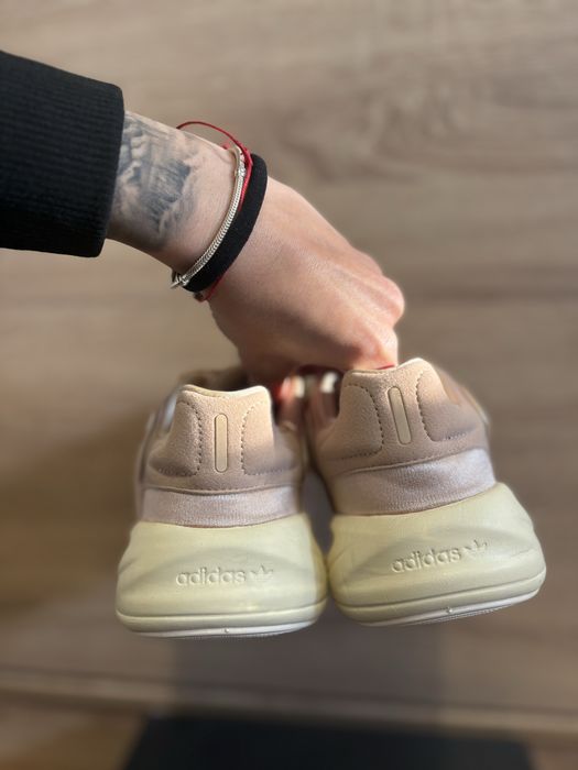 Adidas Ozelia.