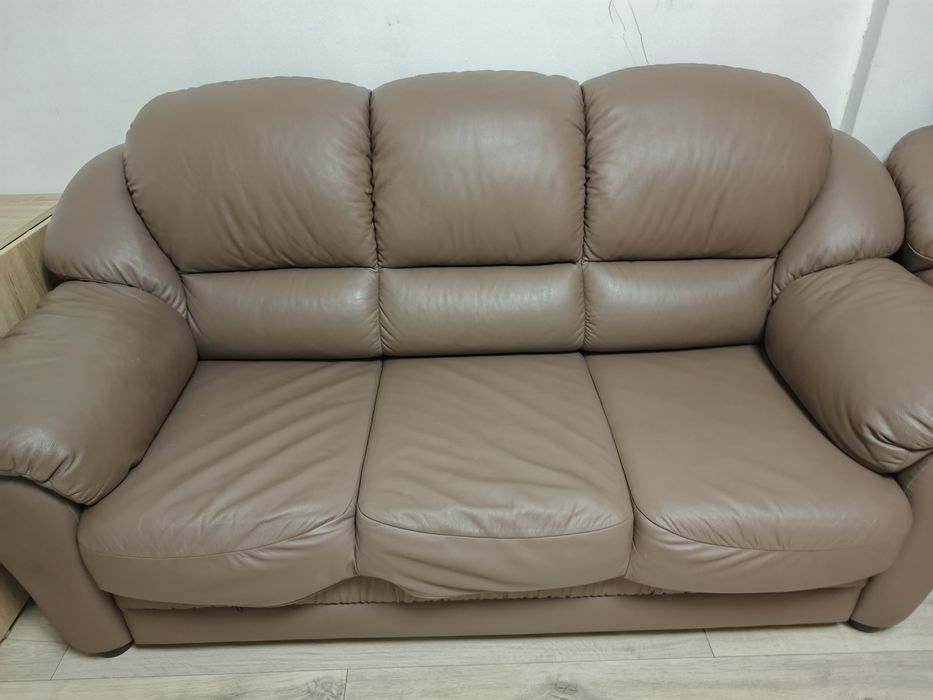 Продам кожанный диван и кресло
