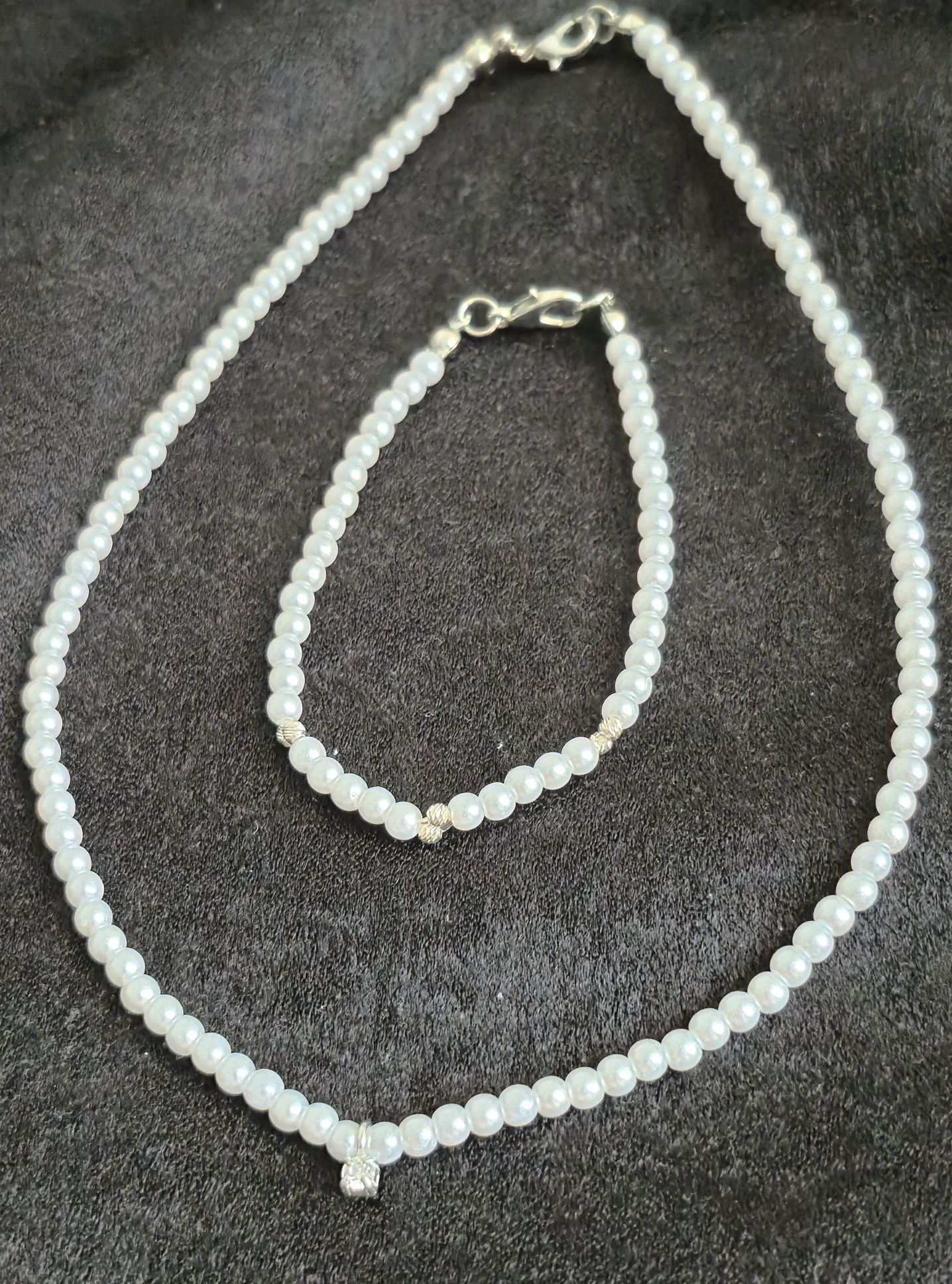 Set bratara si colier cu bilute din argint si perle artificiale