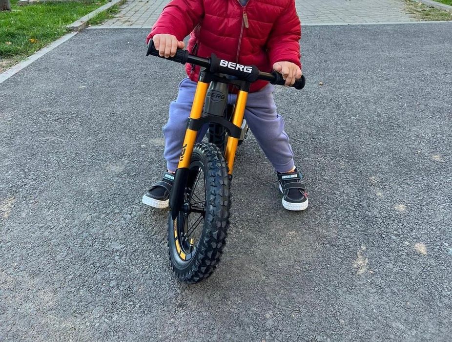 Bicicleta fără pedale, cu frâna copil 2-5 ani