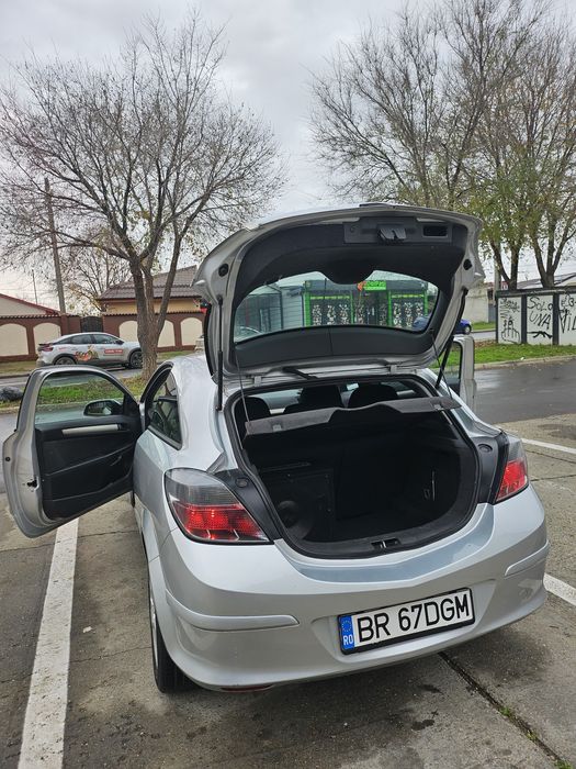 Opel astra GTC 1,7CDTI