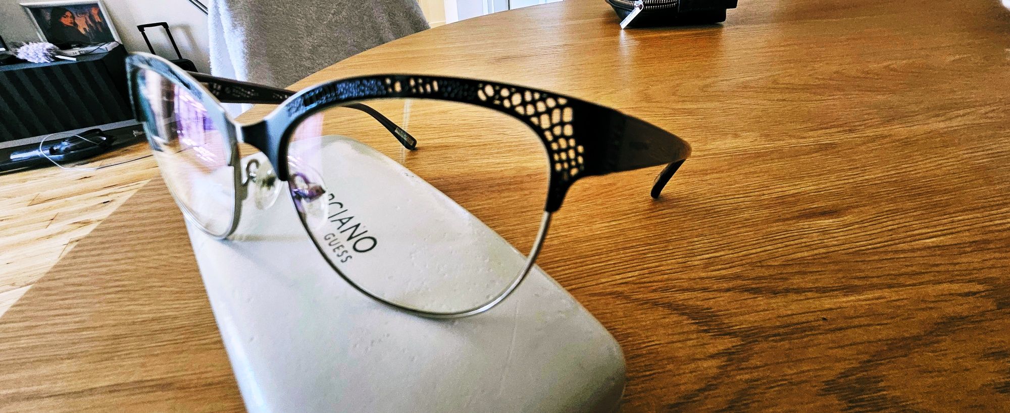 Очила със защита от монитор Guess