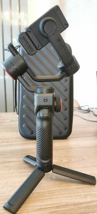 Hohem iSteady M6 – Gimbal cu AI Tracking și lumină LED, ca nou