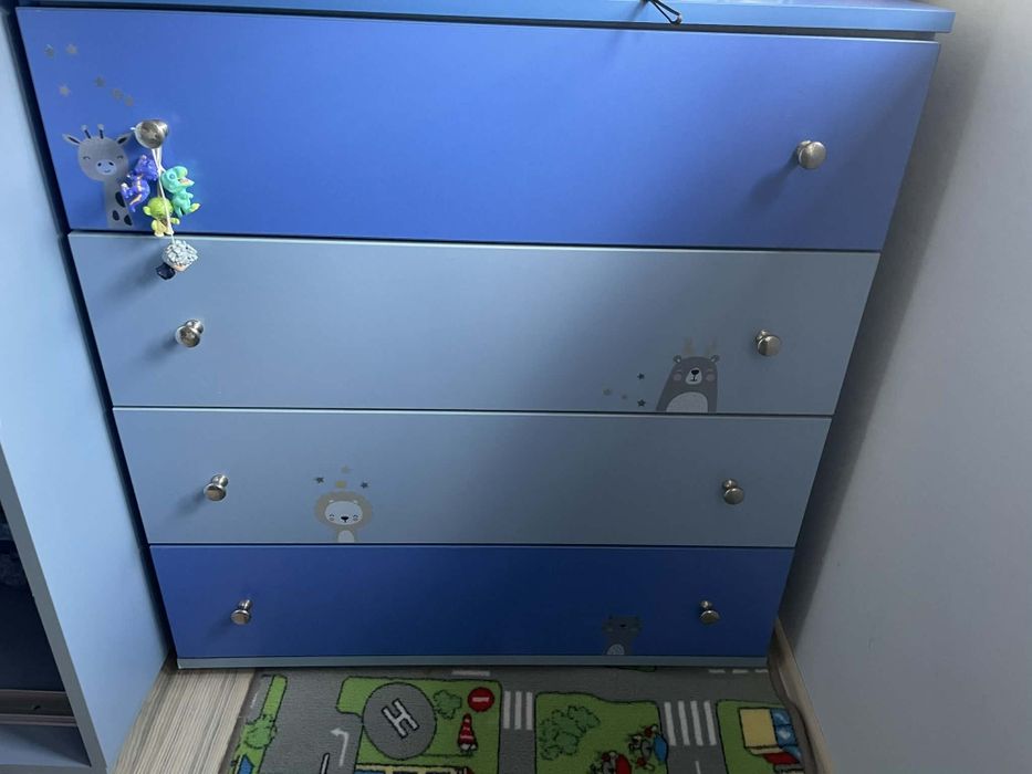 Гардероб със скрин