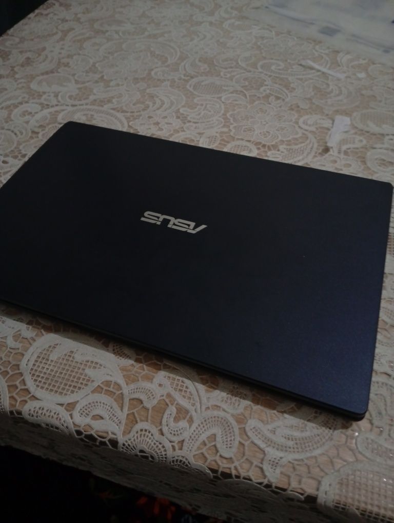 ASUS E510 Laptop Sotiladi!

Holati: yaxshi
Model: ASUS E510
Protsessor