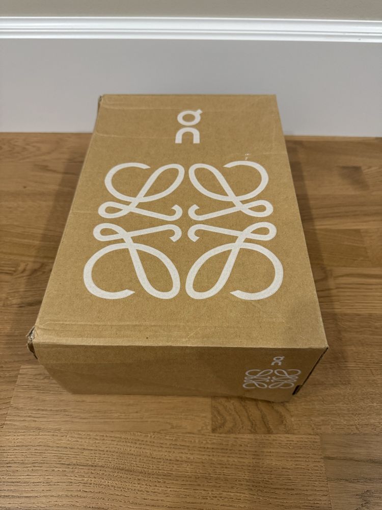 Кроссовки On running x Loewe
