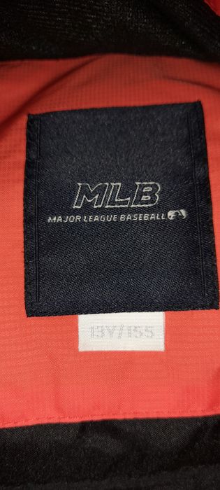Продаёться зимняя куртка фирмы MLB "major league baseball".