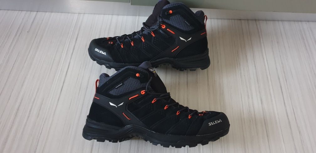 Salewa Waterproof UK 11 46/30см НОВО! ОРИГИНАЛ! Мъжки спортни обувки!