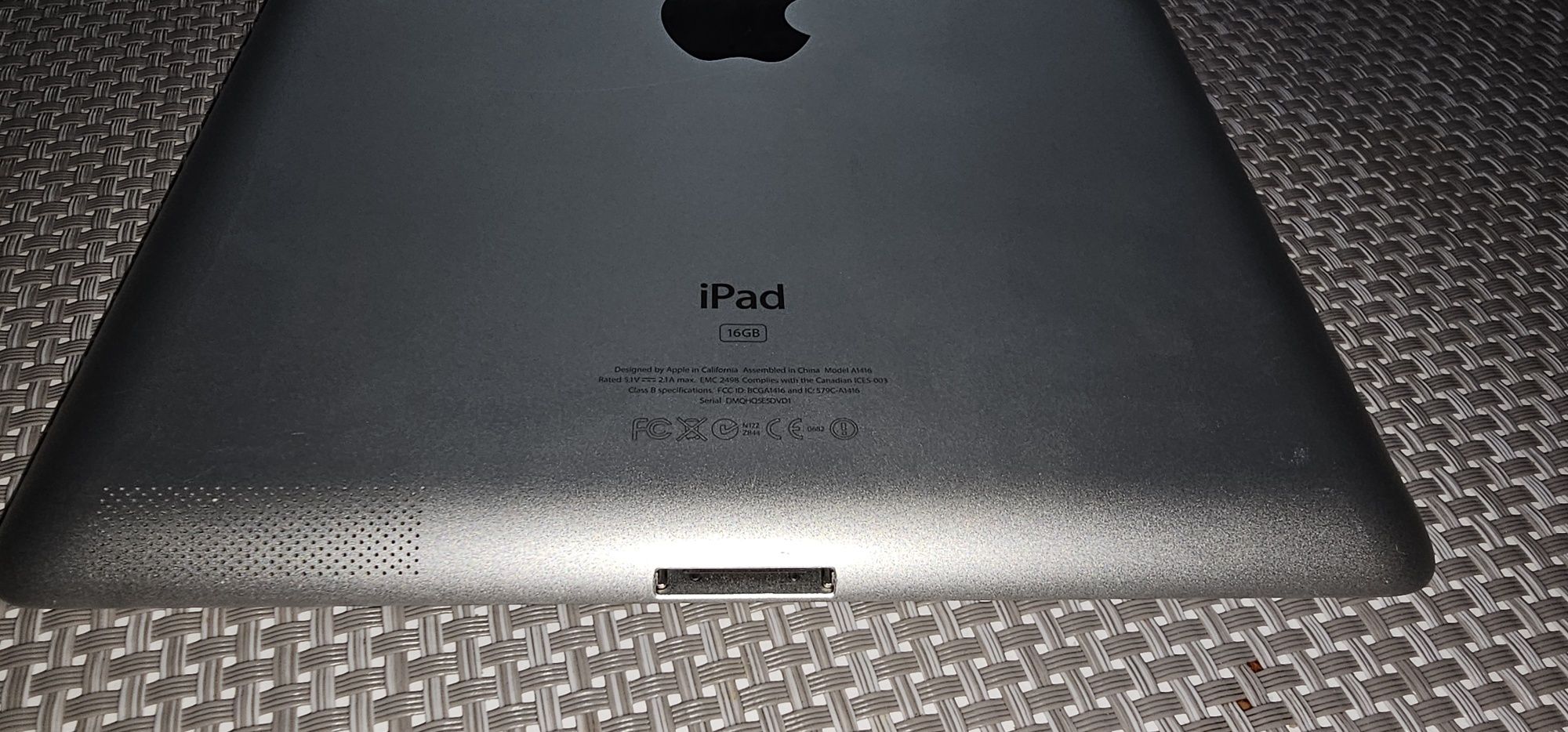 Apple iPad generatia a 3a, model A1416, 16GB + husa