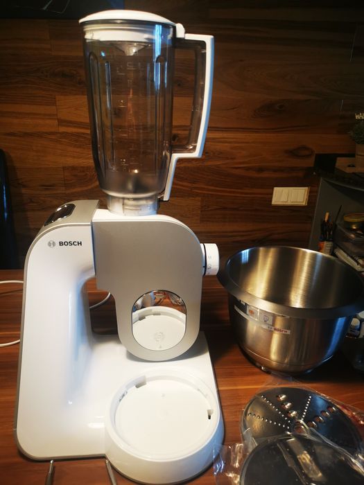 Robot de bucătărie multifunctional Bosch in stare impecabilă. 
L-am fo