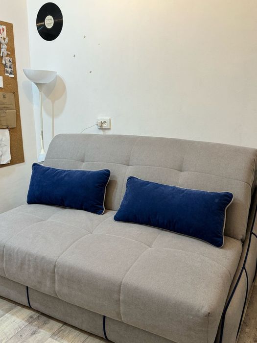 Продам диван тёплого серого цвета