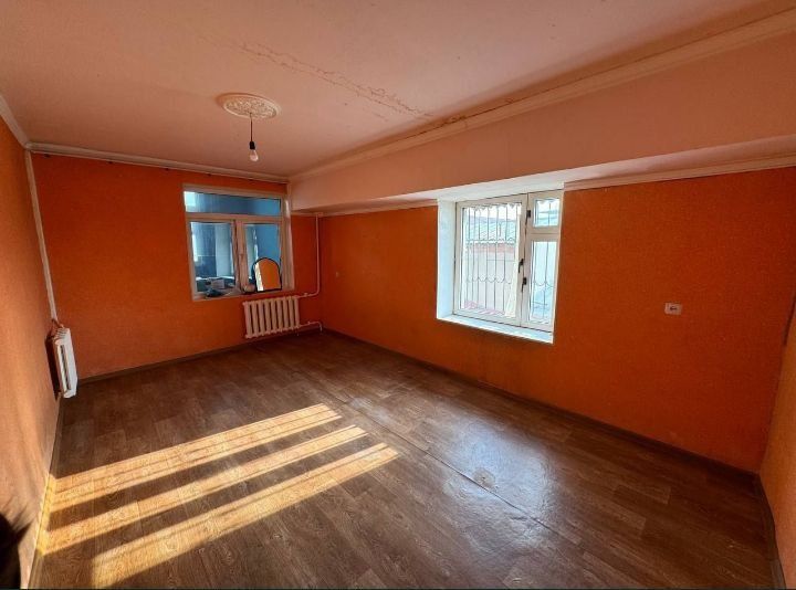 Yunusobod Tumani Shaxriston Metro 1 xona 2x6 balkon