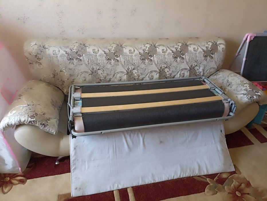 Продам диван и кресло.