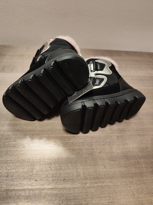 Vând ghetuțe de iarna Geox fetita