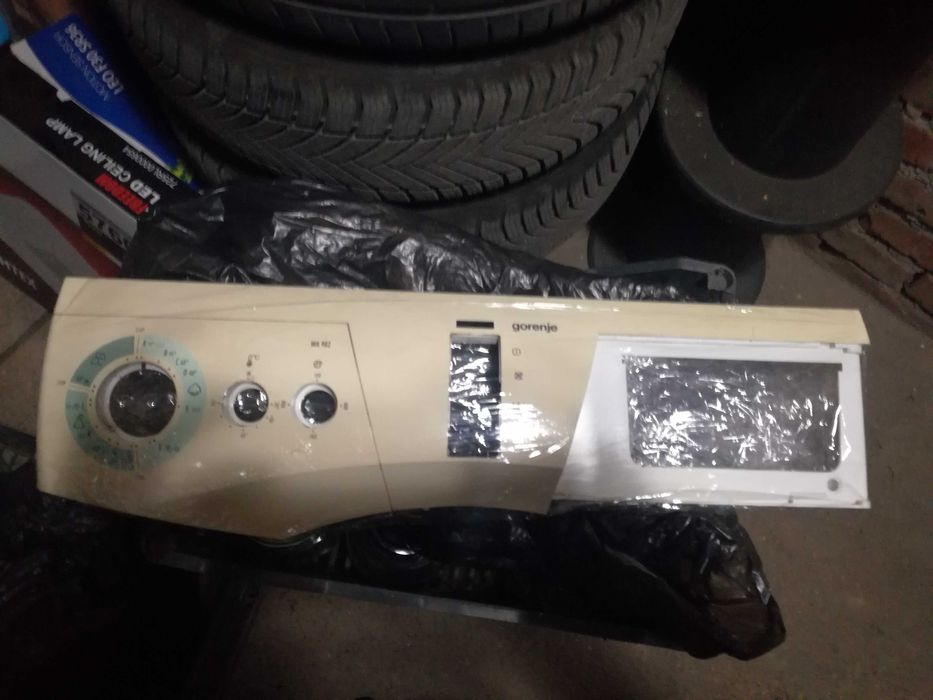 Продавам пластмаса-резервоари и капак-помпата за пералня Gorenie WA982